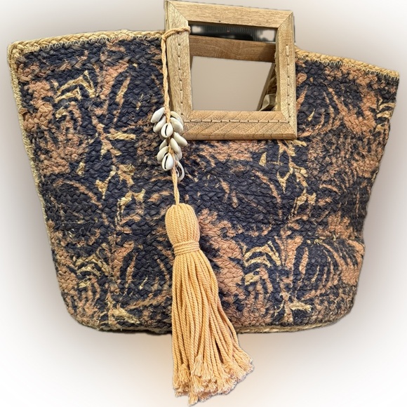 💙TIME & TRU💙Navy/Tan Straw Leaf Reversible Beach Tote Bag w/Wood Handles - Picture 1 of 4